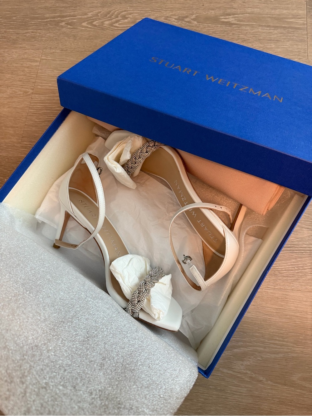 Stuart Weitzman nudistcurve 75 high shine heels white sandals SA200